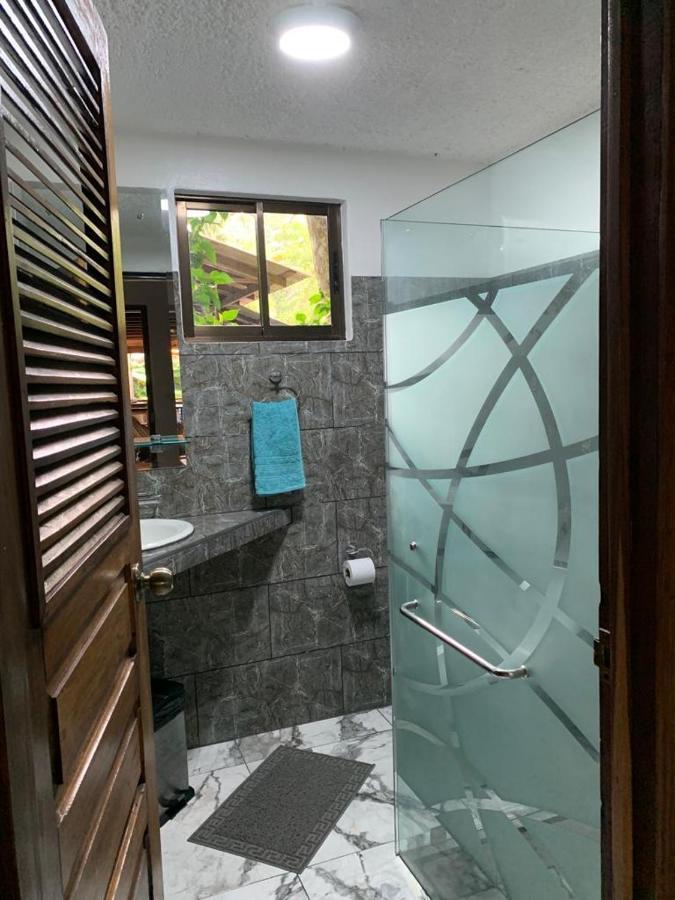 Casa Mambo Bed & Breakfast Кахуита Екстериор снимка