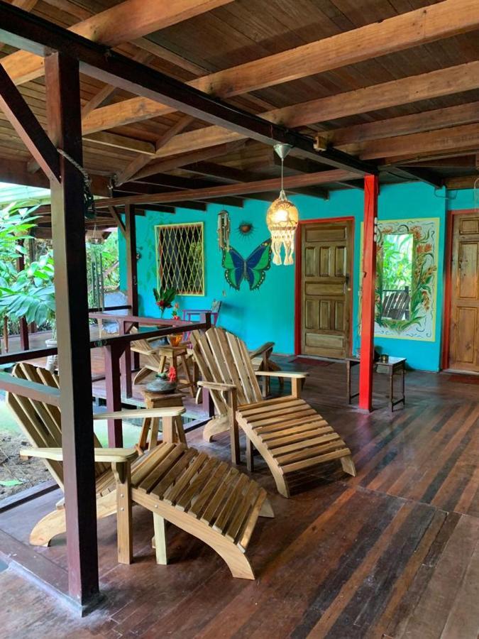 Casa Mambo Bed & Breakfast Кахуита Екстериор снимка