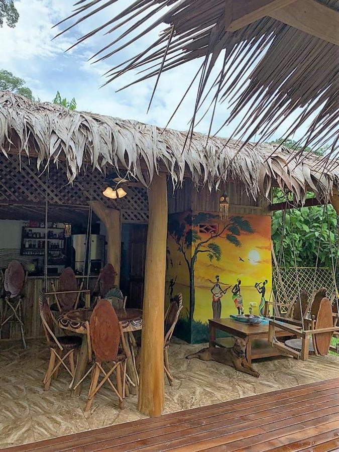Casa Mambo Bed & Breakfast Кахуита Екстериор снимка