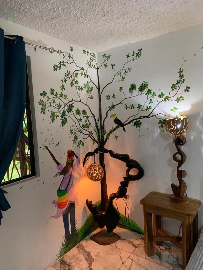 Casa Mambo Bed & Breakfast Кахуита Екстериор снимка