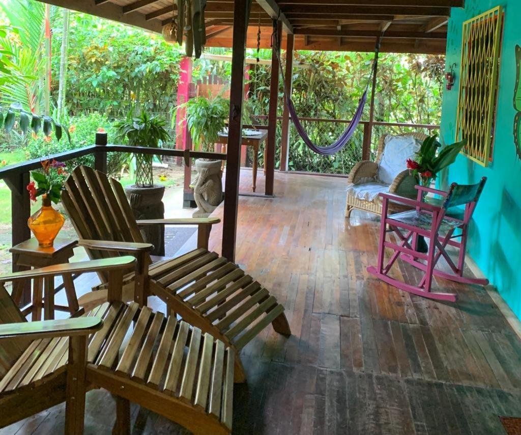 Casa Mambo Bed & Breakfast Кахуита Екстериор снимка