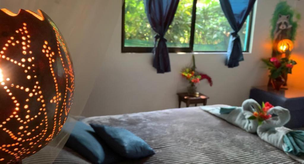 Casa Mambo Bed & Breakfast Кахуита Стая снимка