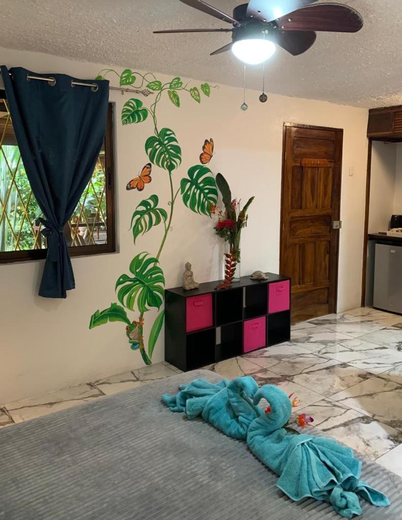 Casa Mambo Bed & Breakfast Кахуита Стая снимка